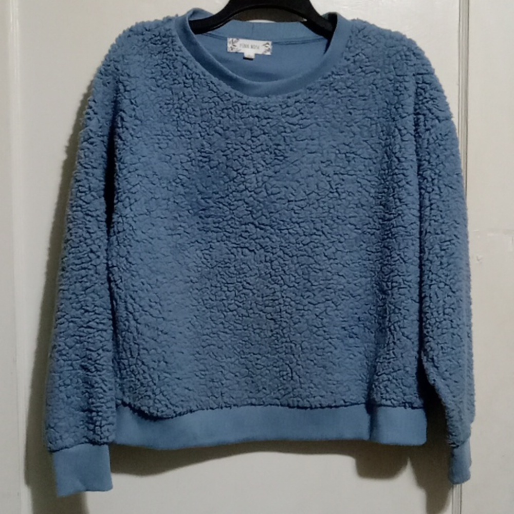 FUZZY Pink Rose sweater 💙